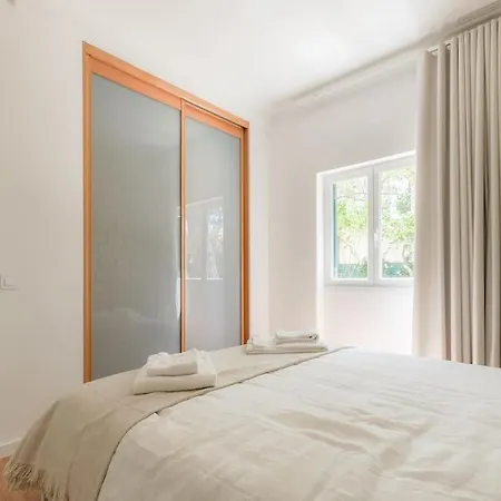 Center Family With Courtyard Apartment Cascais